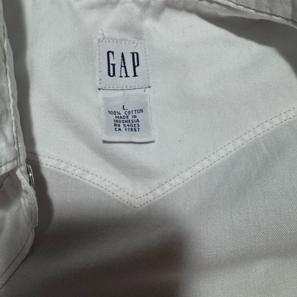 GAP (EUC) 100% Cotton Long Sleeve, Snap Button Up Top, Size Large - Picture 9 of 10
